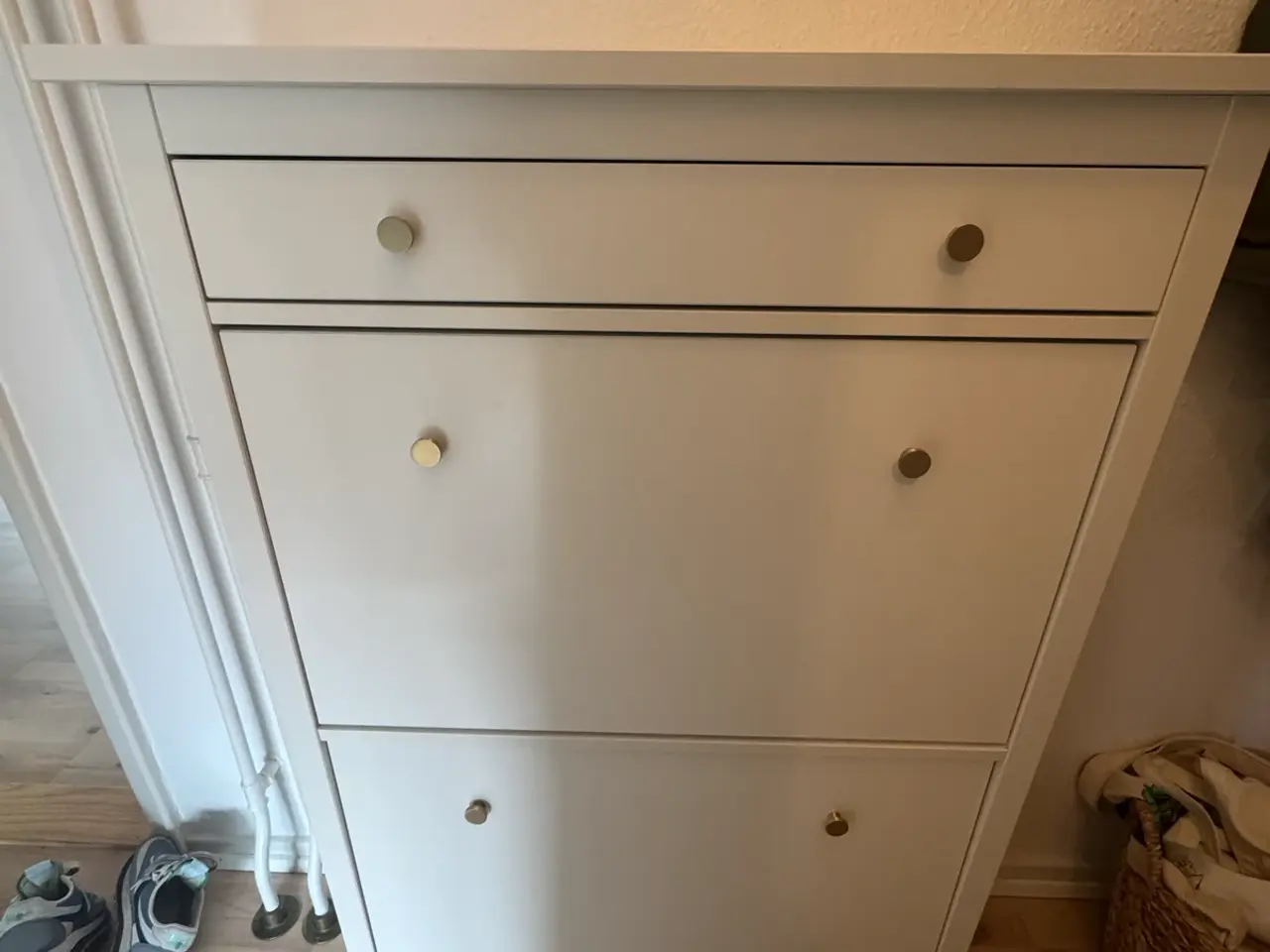 Billede 1 - Skoreol med guld detaljer