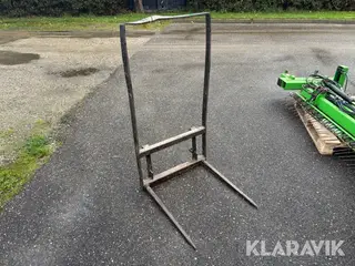 Ophængt hø-/halmspyd