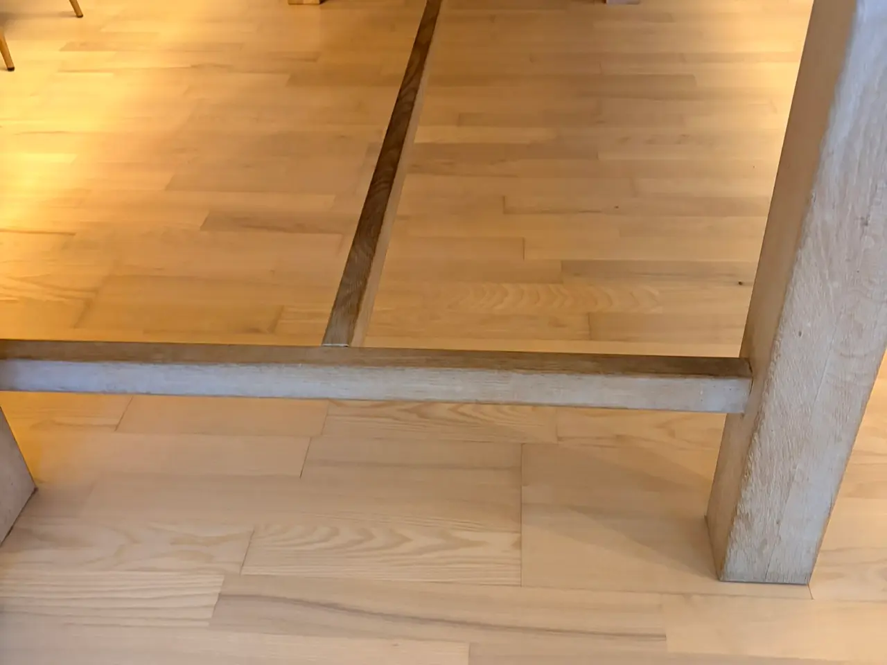 Billede 4 - Stort spisebord i eg med 2 tillægsplader