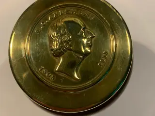 Teaktræ krukke med messing låg.en jubilæumsudgivel