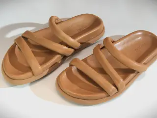 VIAVAI lys brun sandal i skind