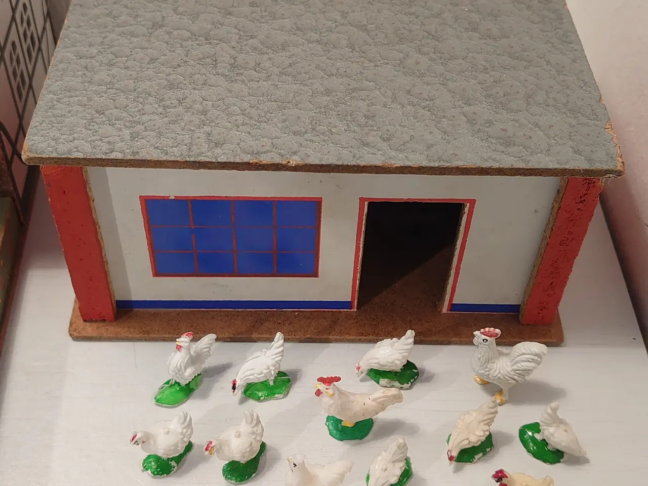 Billede 4 - Velholdt træ bondegård med 40 dele inkl Lego junge