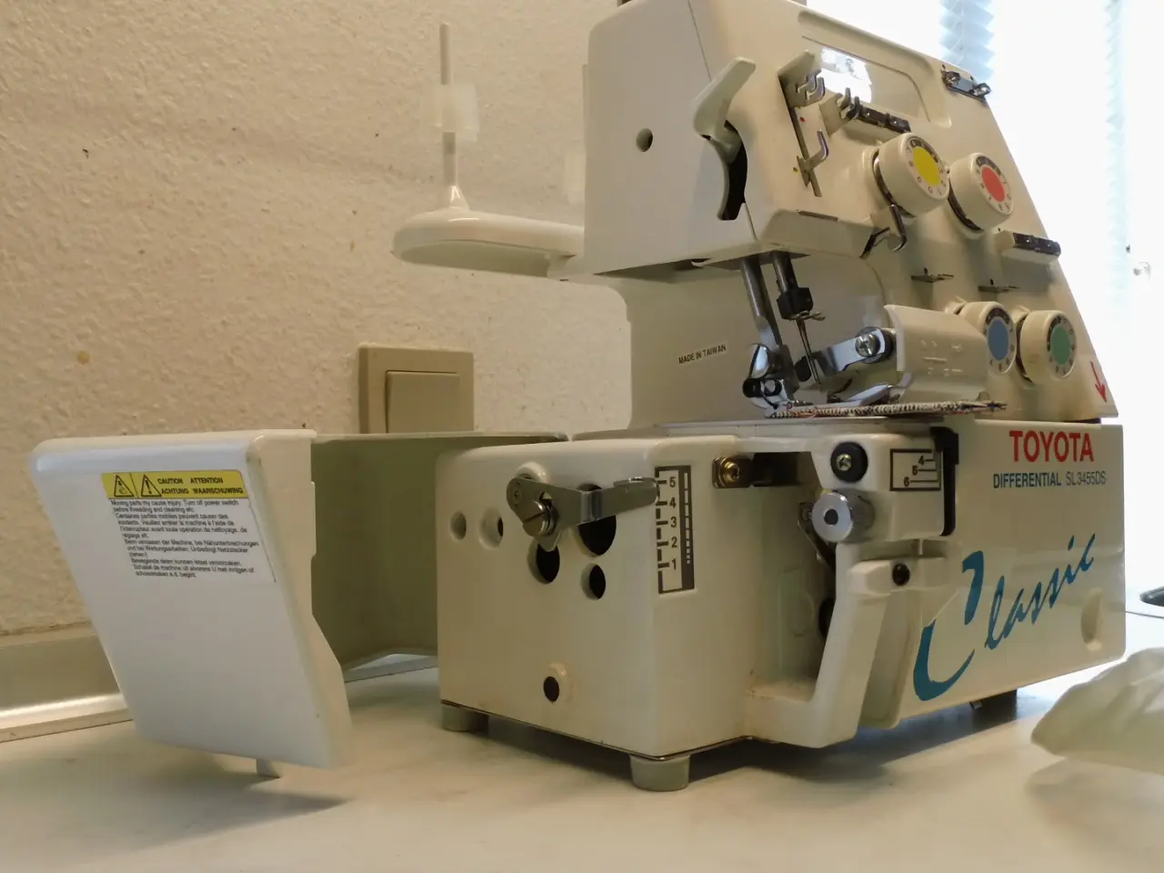 Billede 4 - Overlocker Toyoto SL3455DS 4-tråds 2-nåls