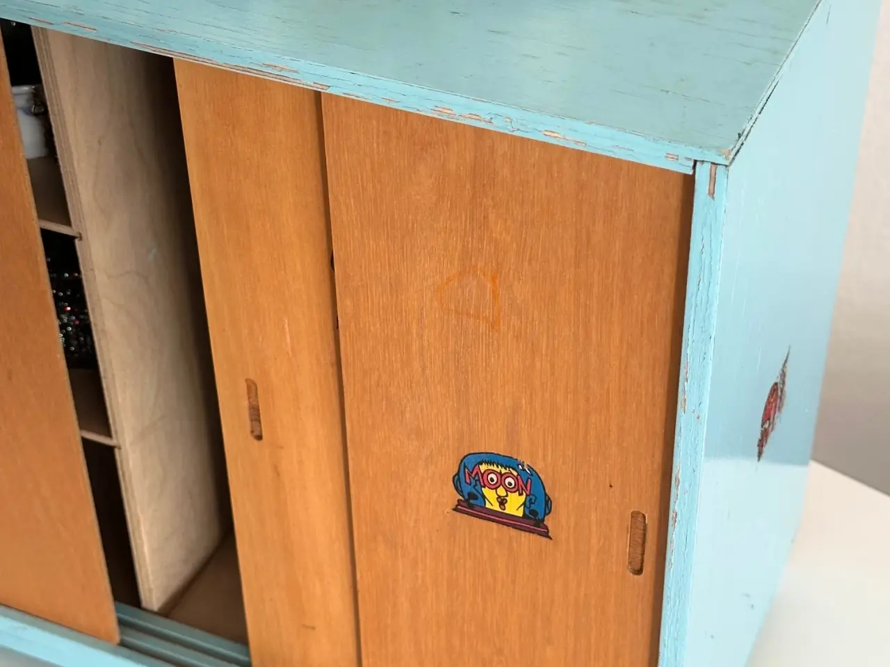 Billede 8 - Vintage dukkeskab m 3 låger