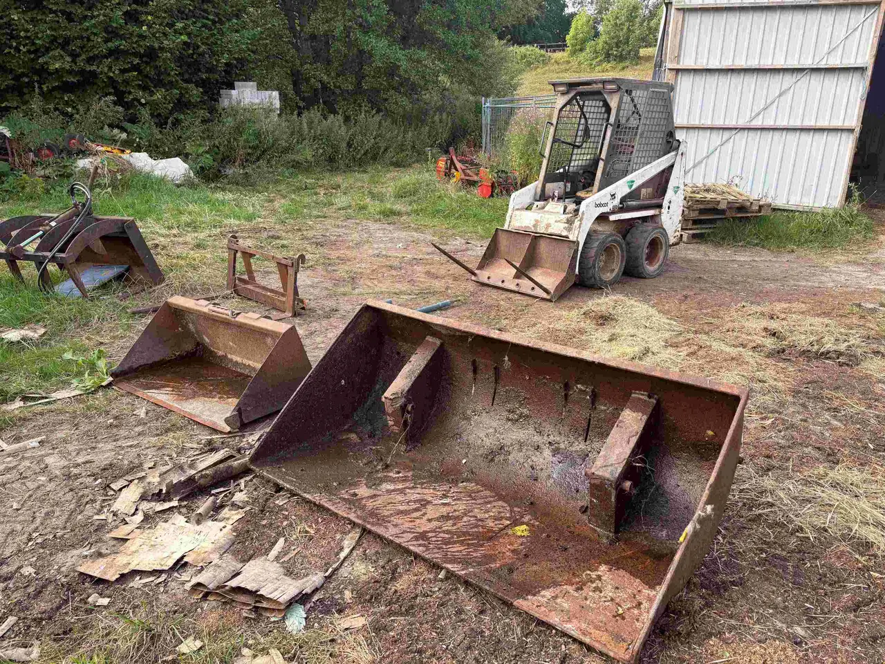 Billede 6 - Bobcat 453 minilæsser sælges med flere redskaber.