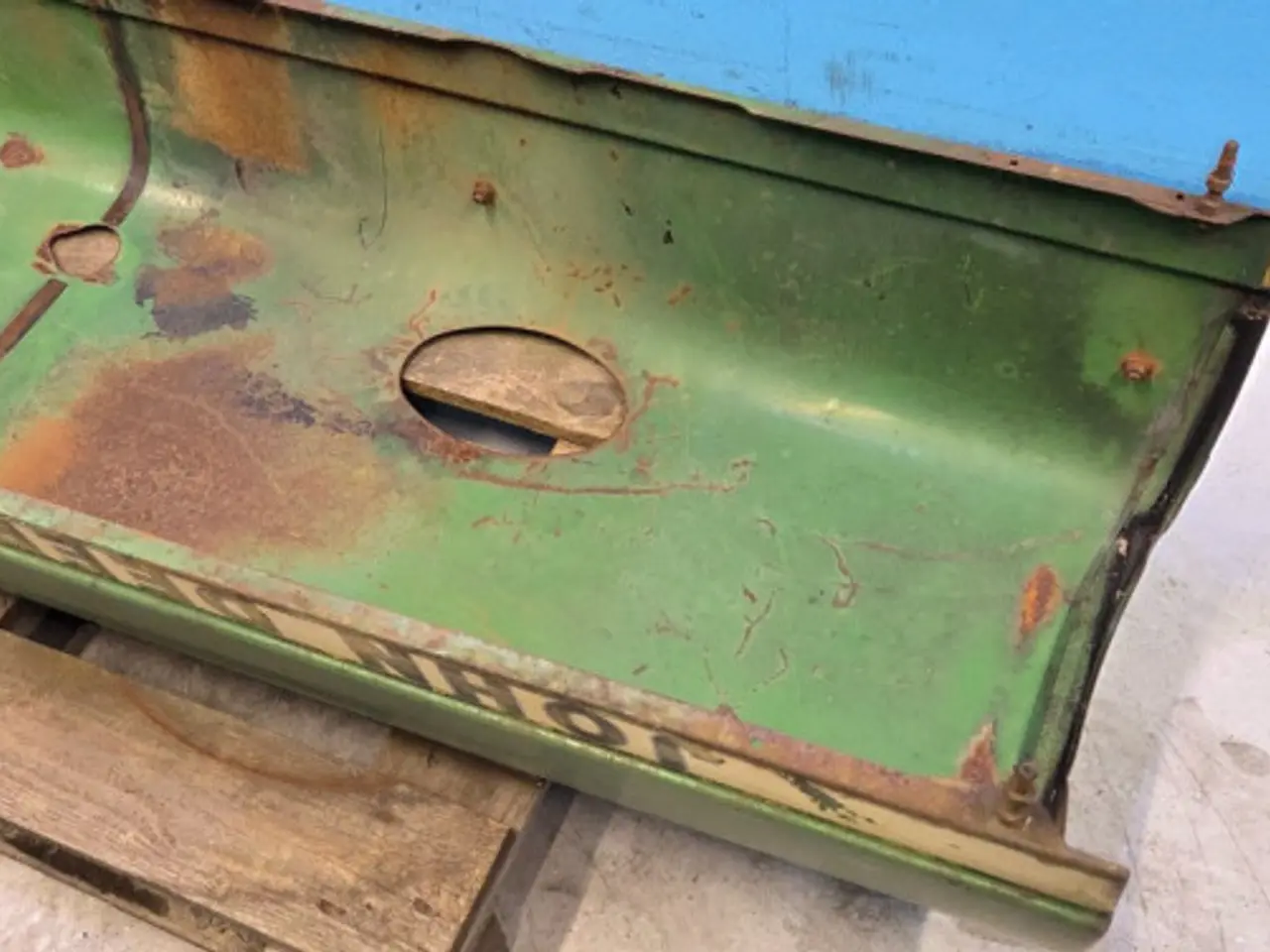 Billede 14 - John Deere 4040 Motorhjelm AR68408
