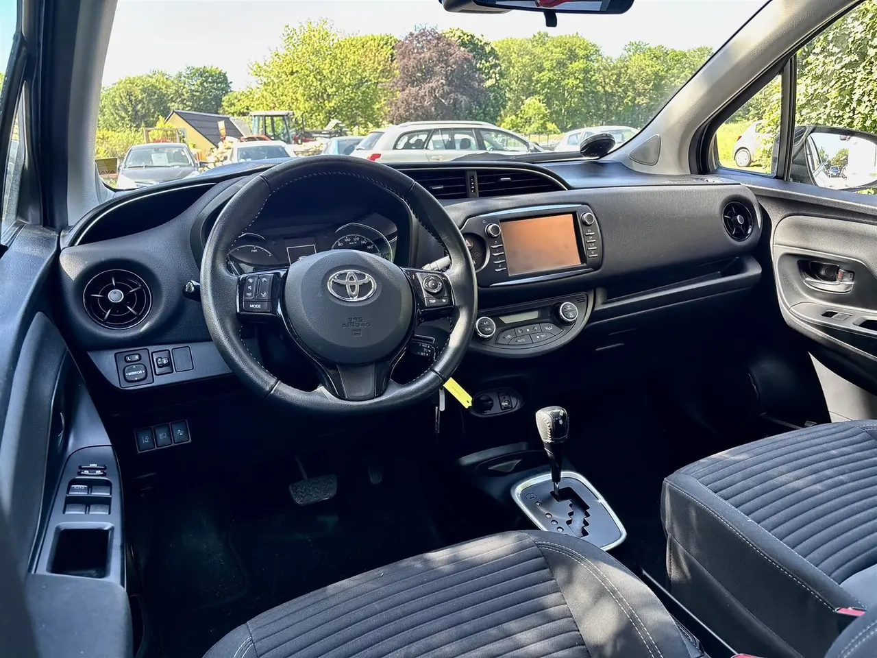 Billede 2 - Toyota Yaris 1,5 Hybrid H2 Premium E-CVT 100HK 5d Trinl. Gear