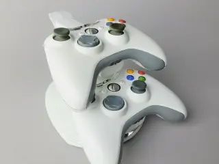 ⭐️· Xbox 360 Controllere m. Energizer Oplader
