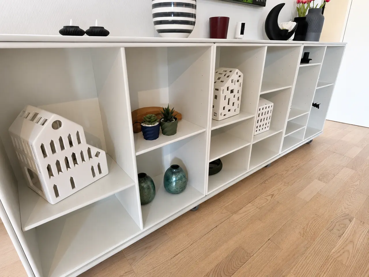 Billede 3 - Montana reol 280 cm – lang topplade og hjul