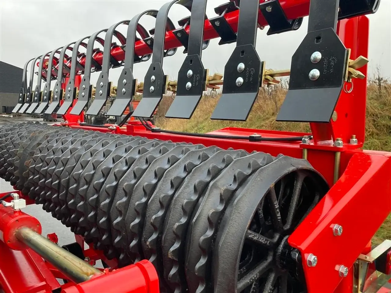 Billede 15 - HE-VA HE-VA TIP ROLLER 8.20 m. Spring-Active-Transfer System - som er en fjederaktiveret vægtoverføring.