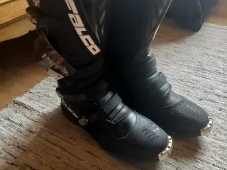 Nye motorcykelstøvler