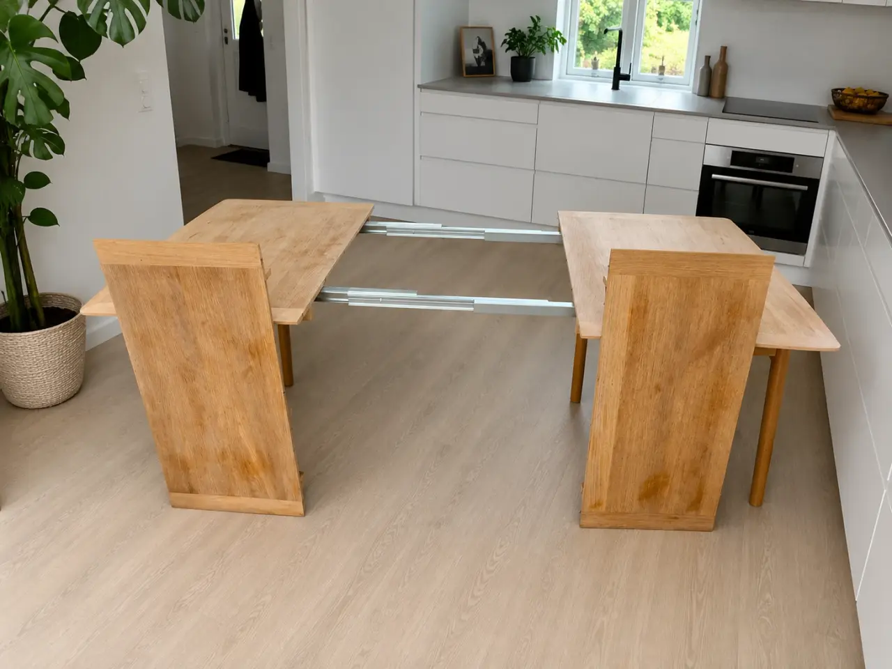 Billede 2 - Flot egetræsspisebord fra ILVA – 180×100 cm – med