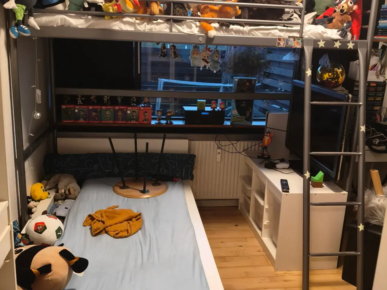 Billede 2 - Højseng i metal fra IKEA