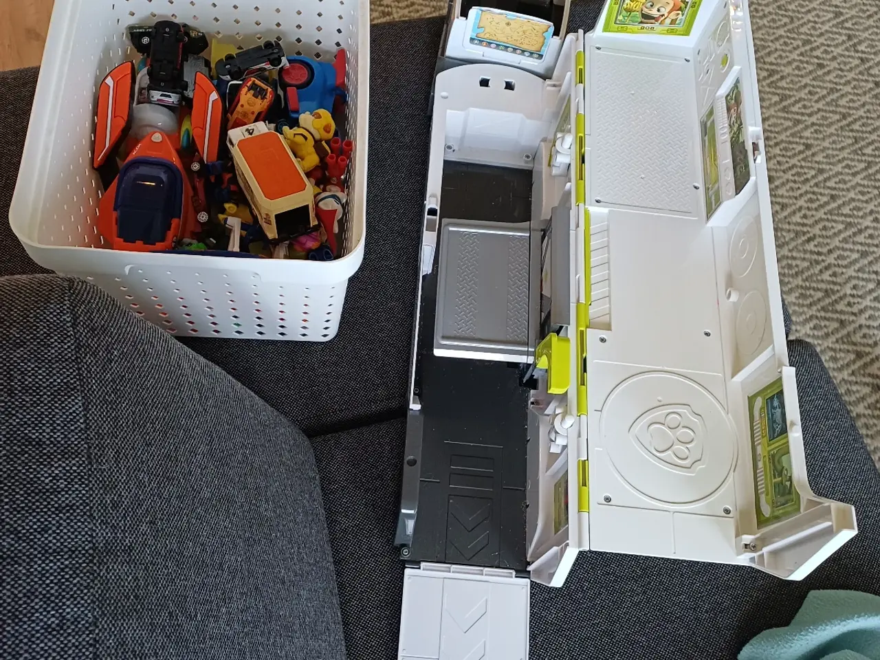 Billede 2 - Paw Patrol plus lidt biler