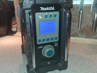 Velholdt Makita BMR100 Byggradio – Inkl. batteri!