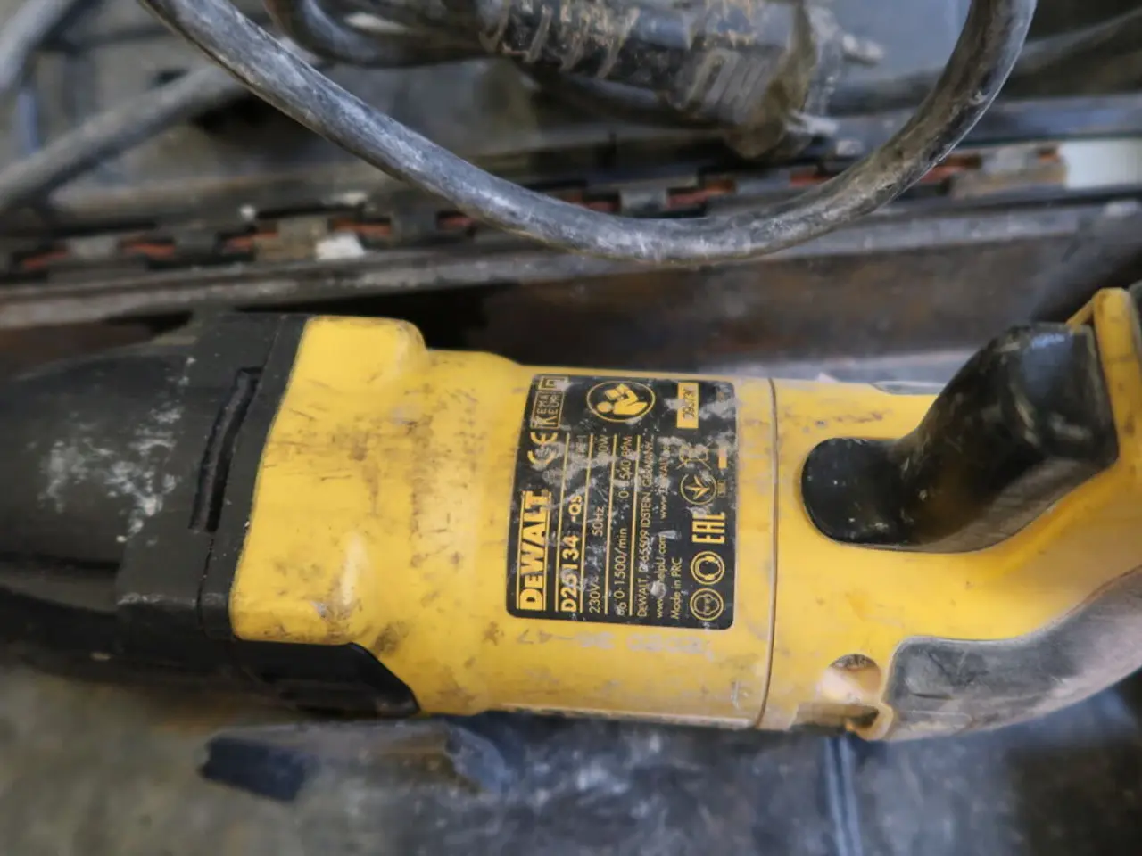 Billede 2 - Slagboremaskine DEWALT D25124-QS