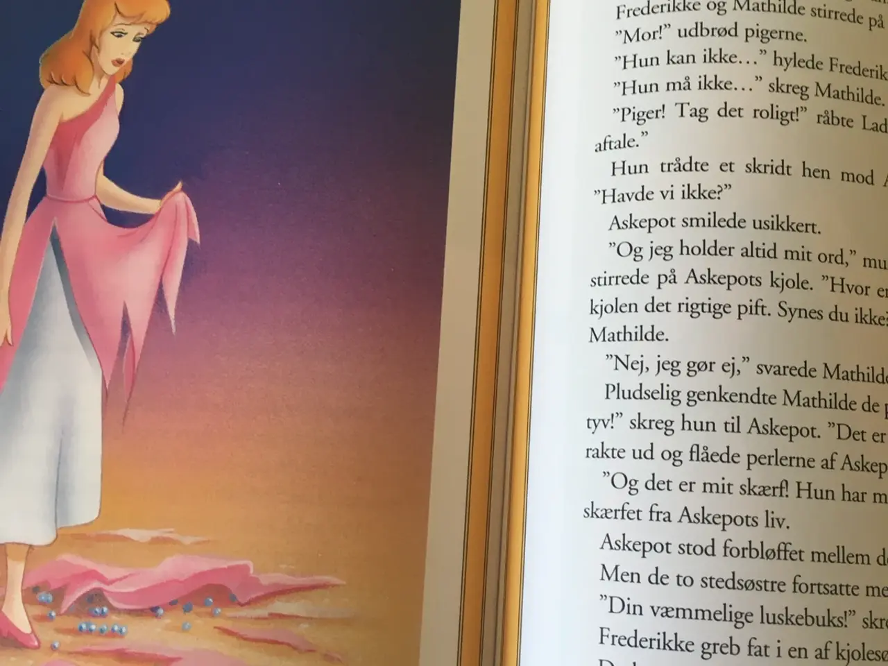 Billede 3 - Helt ny “ Den store Prinsessebog”