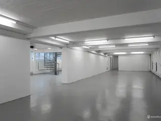 Lagerlejemål med to porte og direkte vareadgang i Herlev