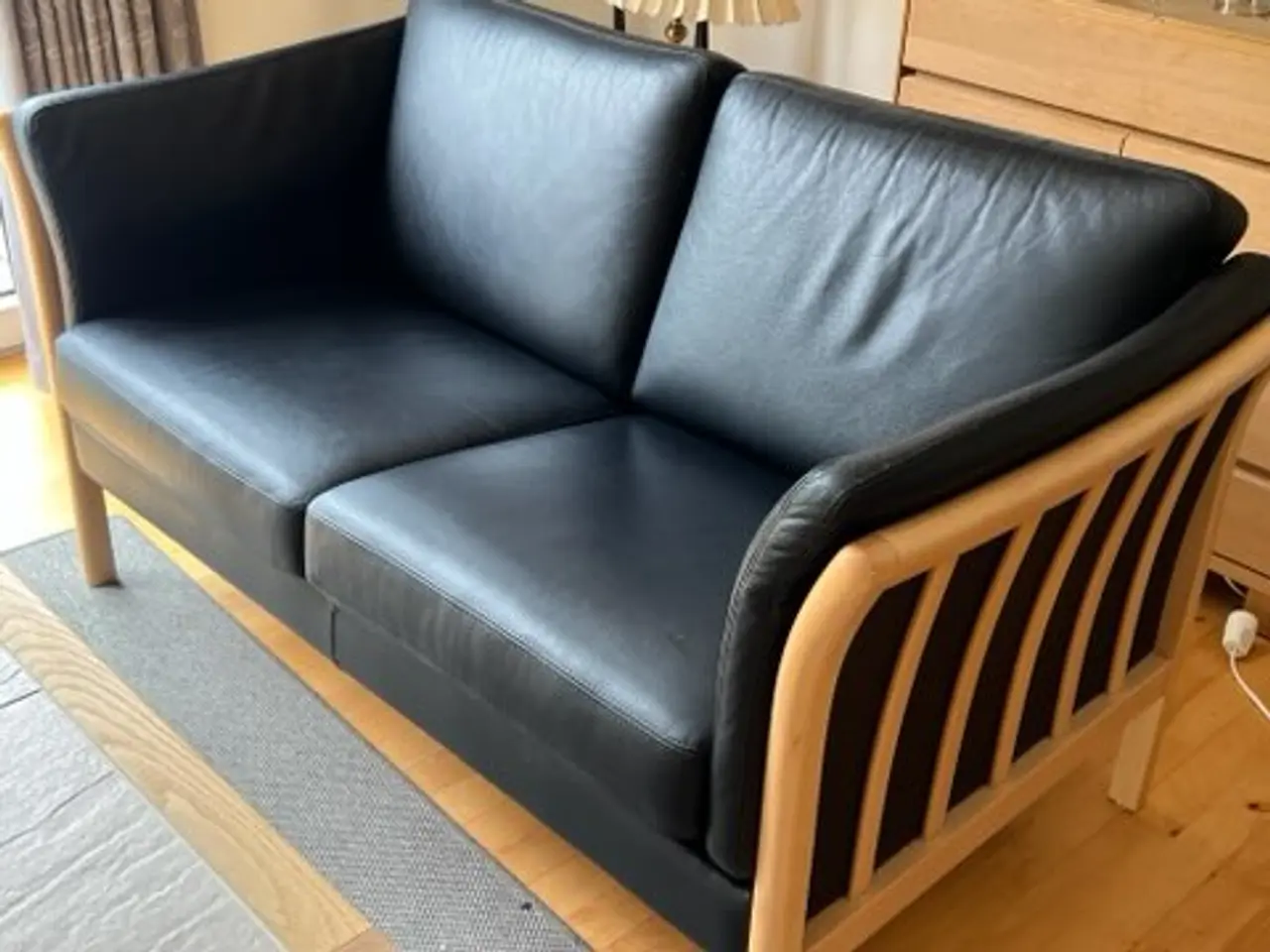 Billede 1 - Skalma Classicline 2 pers. sofa i sort okselæder