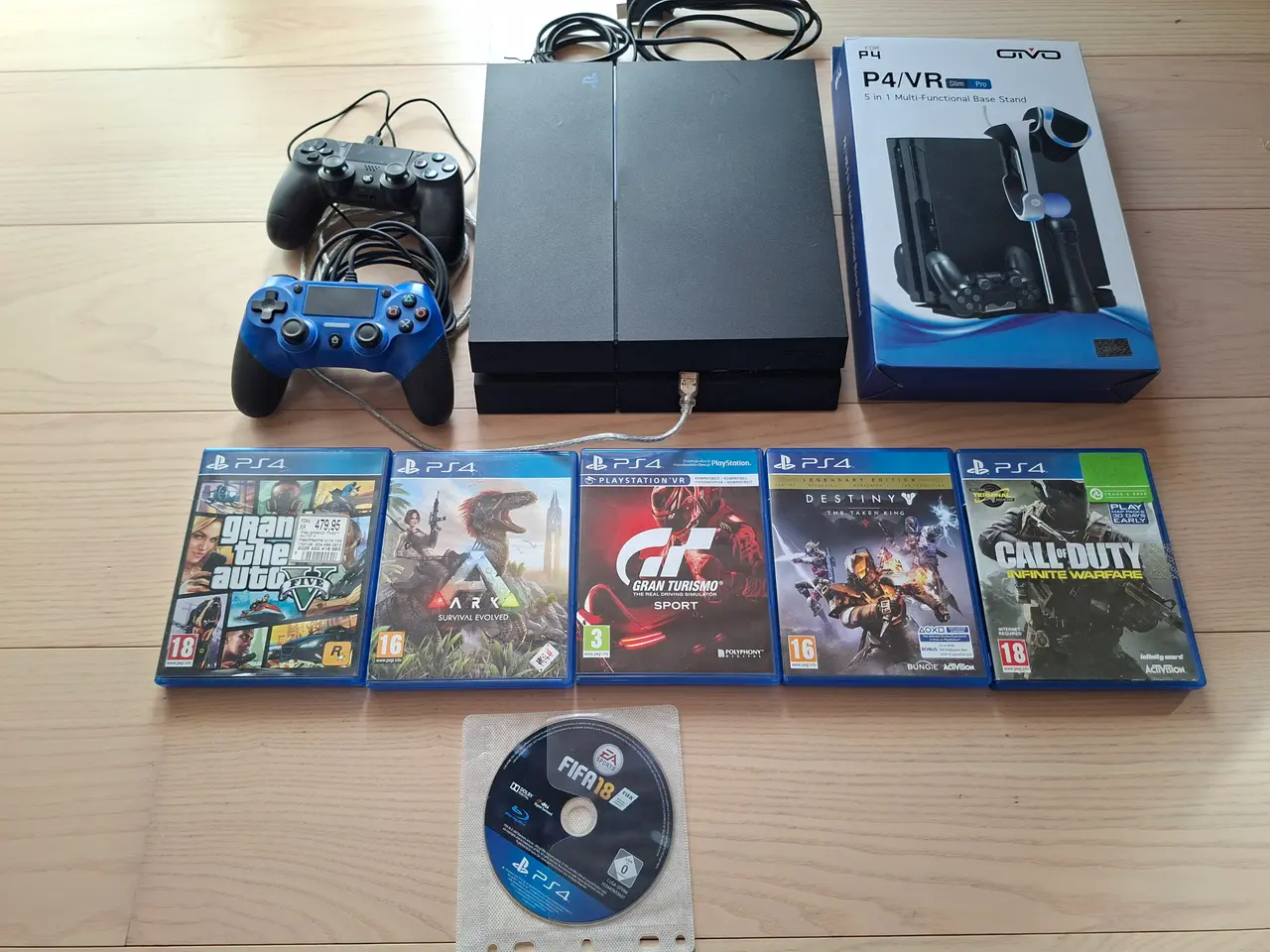Billede 2 - PS4 med controllerer og spil
