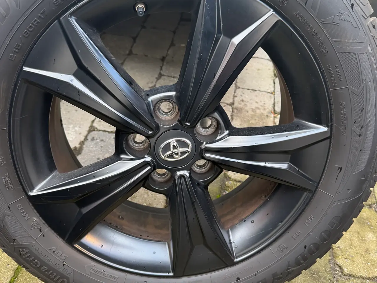 Billede 5 - 17″ originale Toyota C-HR vinterhjul – Goodyear fr
