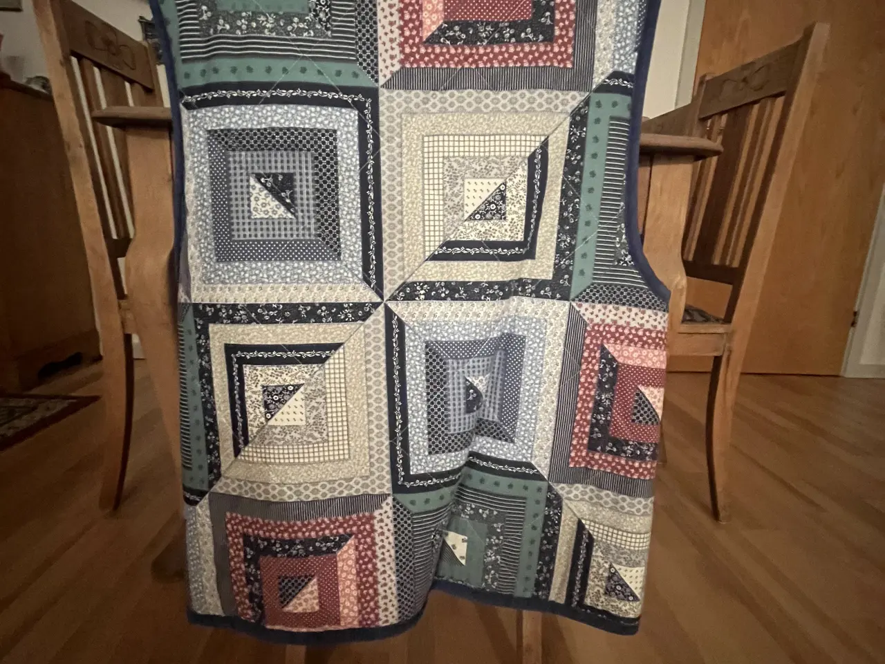 Billede 5 - Håndsyet vest fra sweitz