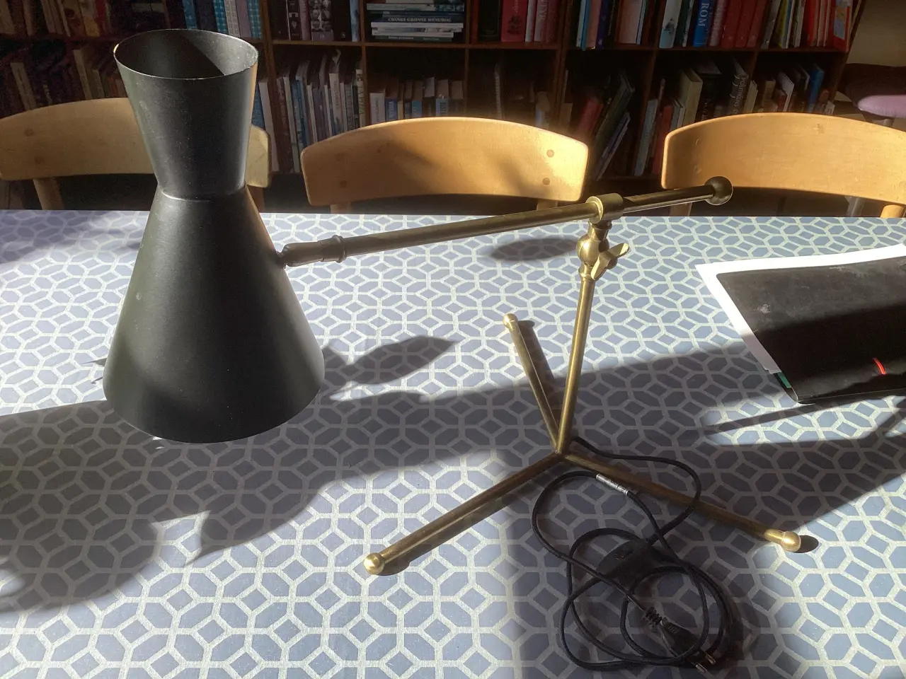 Billede 4 - Bordlampe med sort skærm