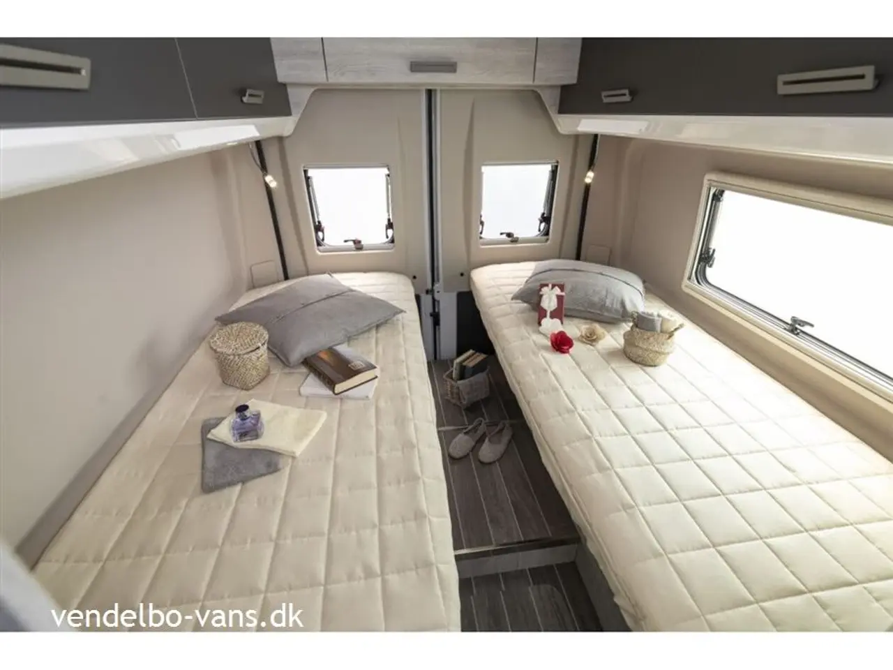 Billede 5 - 2026 - Rollerteam Livingstone DUO Sport   CamperVan med enkeltsenge som kan omforandres til dobb.seng