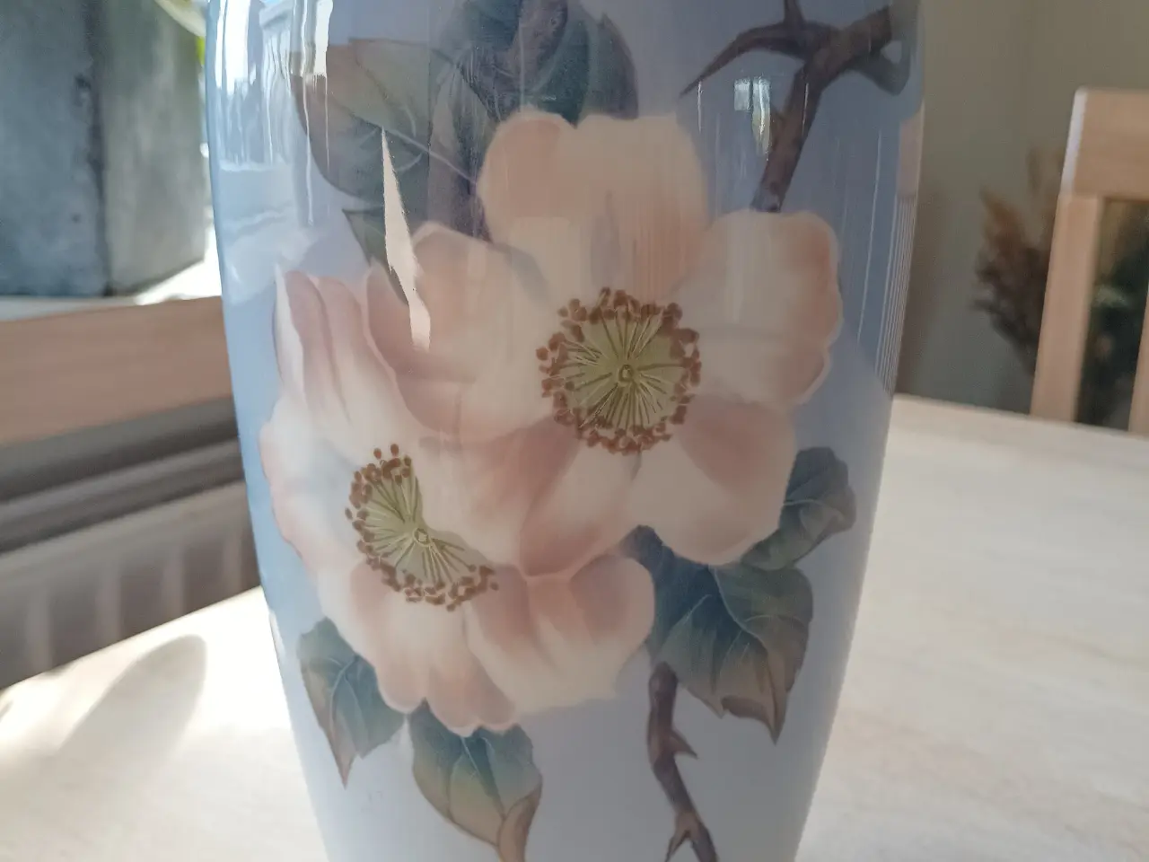 Billede 1 - Kongelig vase med vildrose