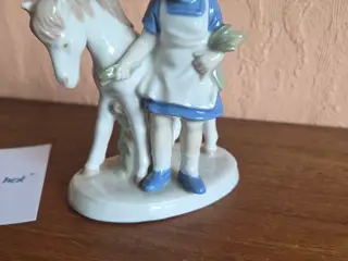 Porcelænsfigur – Pige med hest, H: ca. 12 cm.