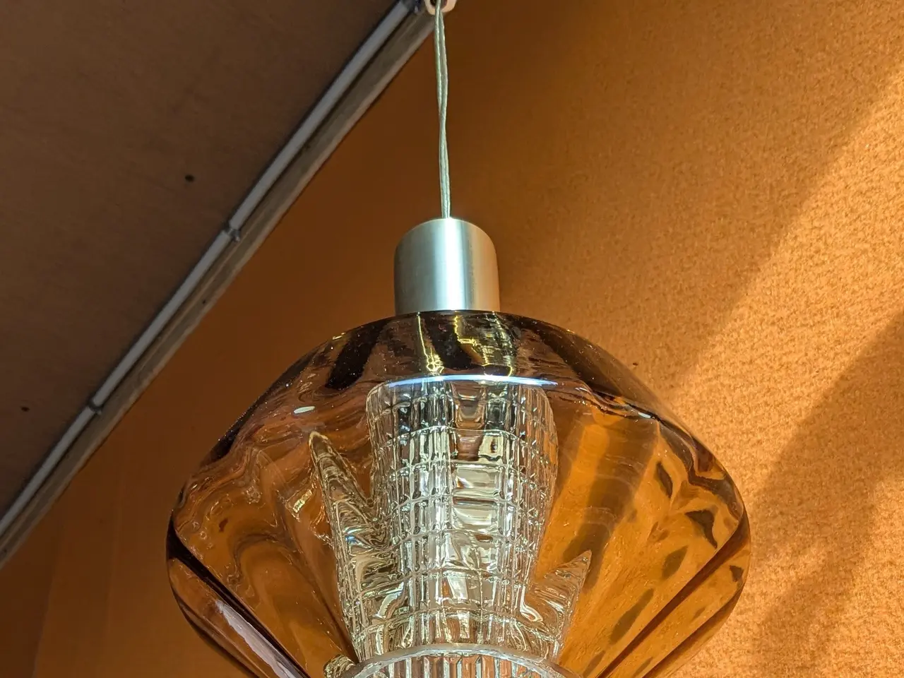 Billede 5 - Loftslampe i ravfarvet glas.