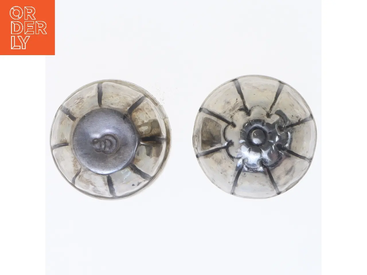 Billede 4 - Lille ægformet metaldåse (str. 8x5 cm)