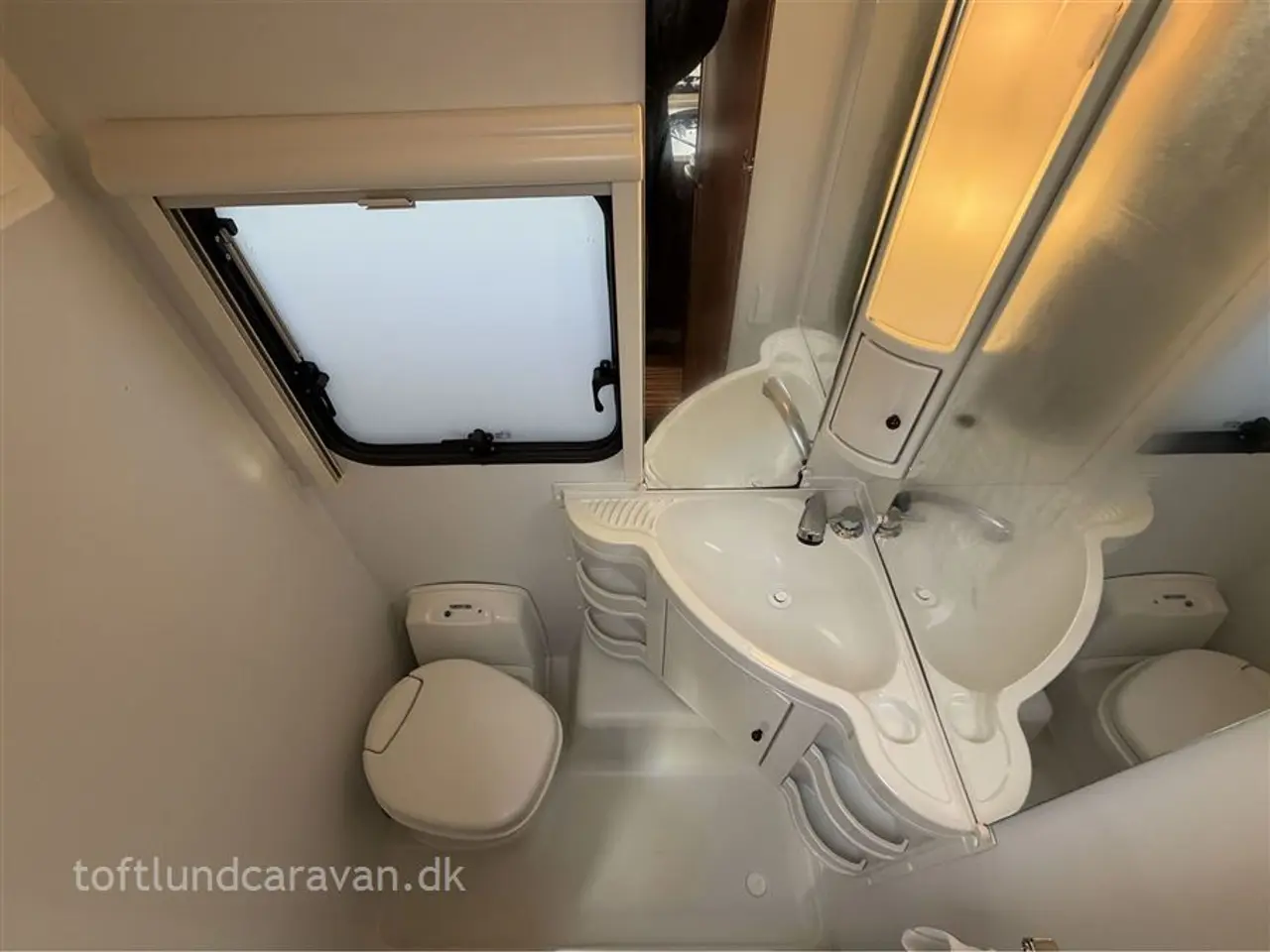 Billede 8 - 2014 - Adria Adora 472 LU Populær letvægts-vogn med enkeltsenge + mover mv.