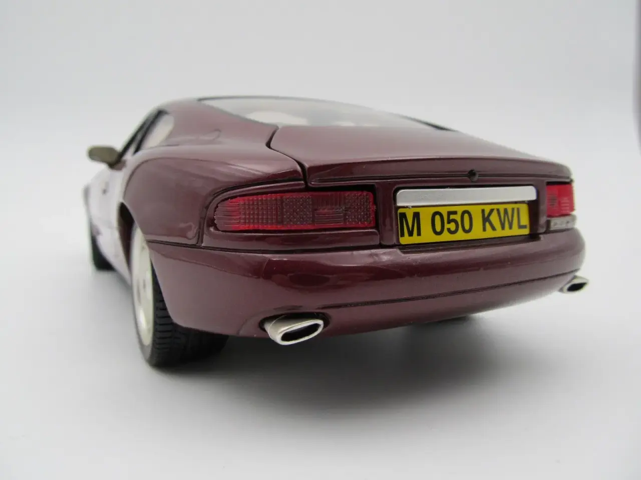 Billede 7 - 1995 Aston Martin DB7 1:18 Fremstår son