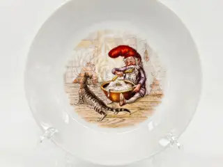 Royal Copenhagen Skål Nisse Spiser Risengrød. sortering 1 Sjælden