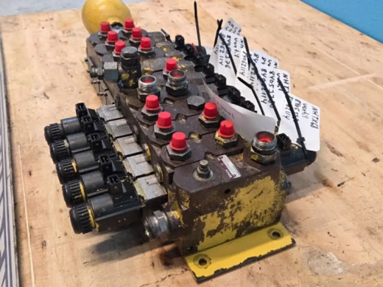 Billede 8 - New Holland TX68 Hydraulikventil 84023470