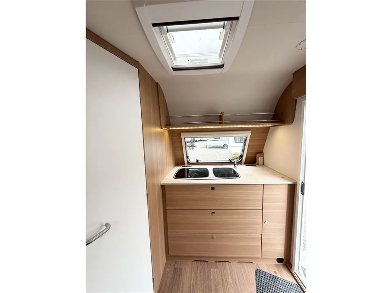 Billede 11 - 2022 - LMC Style 400 F Dobbeltseng-Gulvtemp.-Mover-Telt-LET VOGN