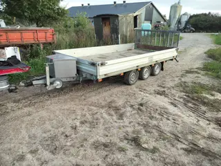 Effektiv Udlejning af vippelads trailer.
