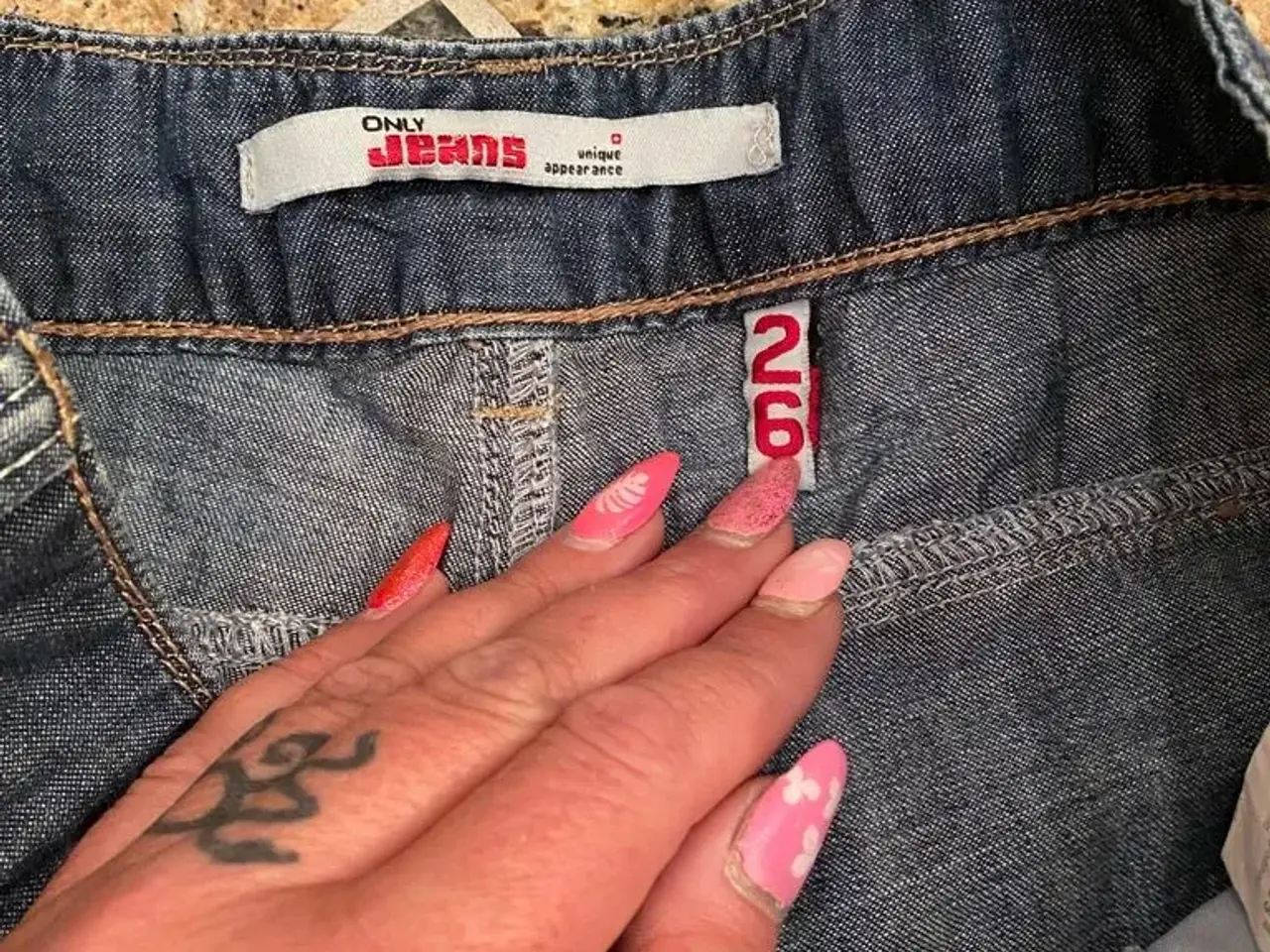 Billede 3 - Only jeans knæbukser str 26