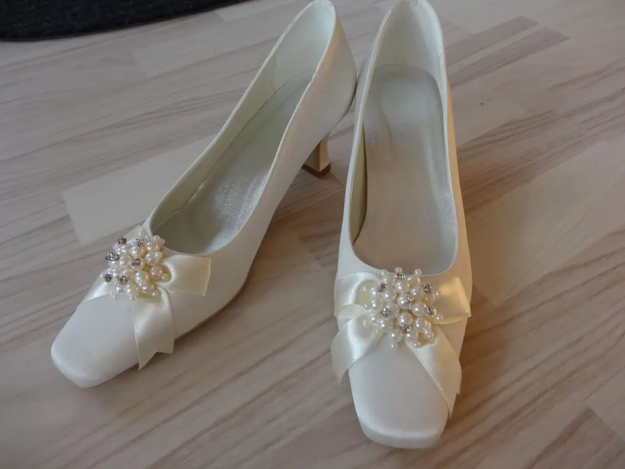 Billede 1 - Satin Chunky Elfenbensfarvet sko