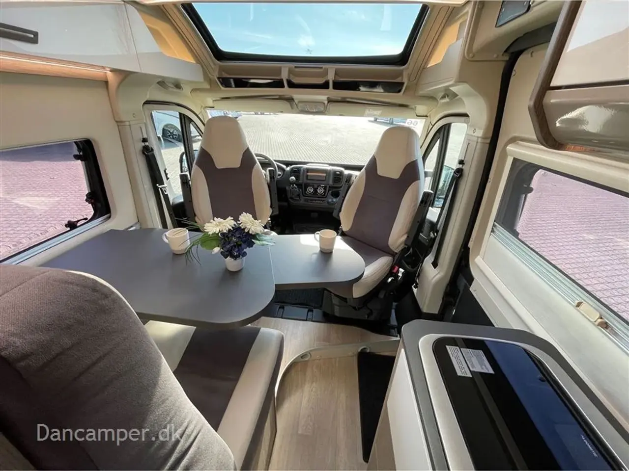 Billede 19 - 2023 - Chausson ROAD LINE V594 VIP MAX UNDER KLARGØRING! Super spændende, kort van med to dobbeltsenge på tværs i køjesystem. 2,2, L motor , 140 HK, solcelle og markise m.m.
