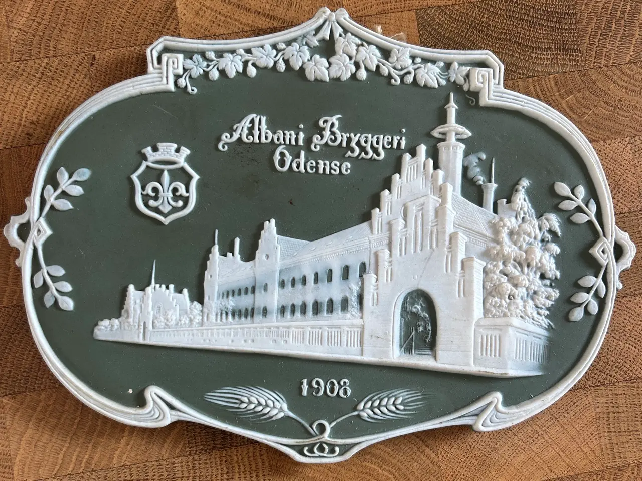 Billede 1 - Platte i biscuit fra Albani bryggerierne 1908
