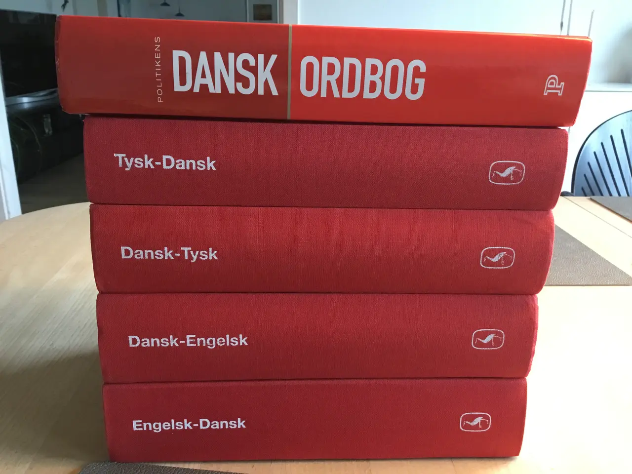 Billede 1 - 4 sprog ordbøger og 1 dansk ordbog sælges samlet