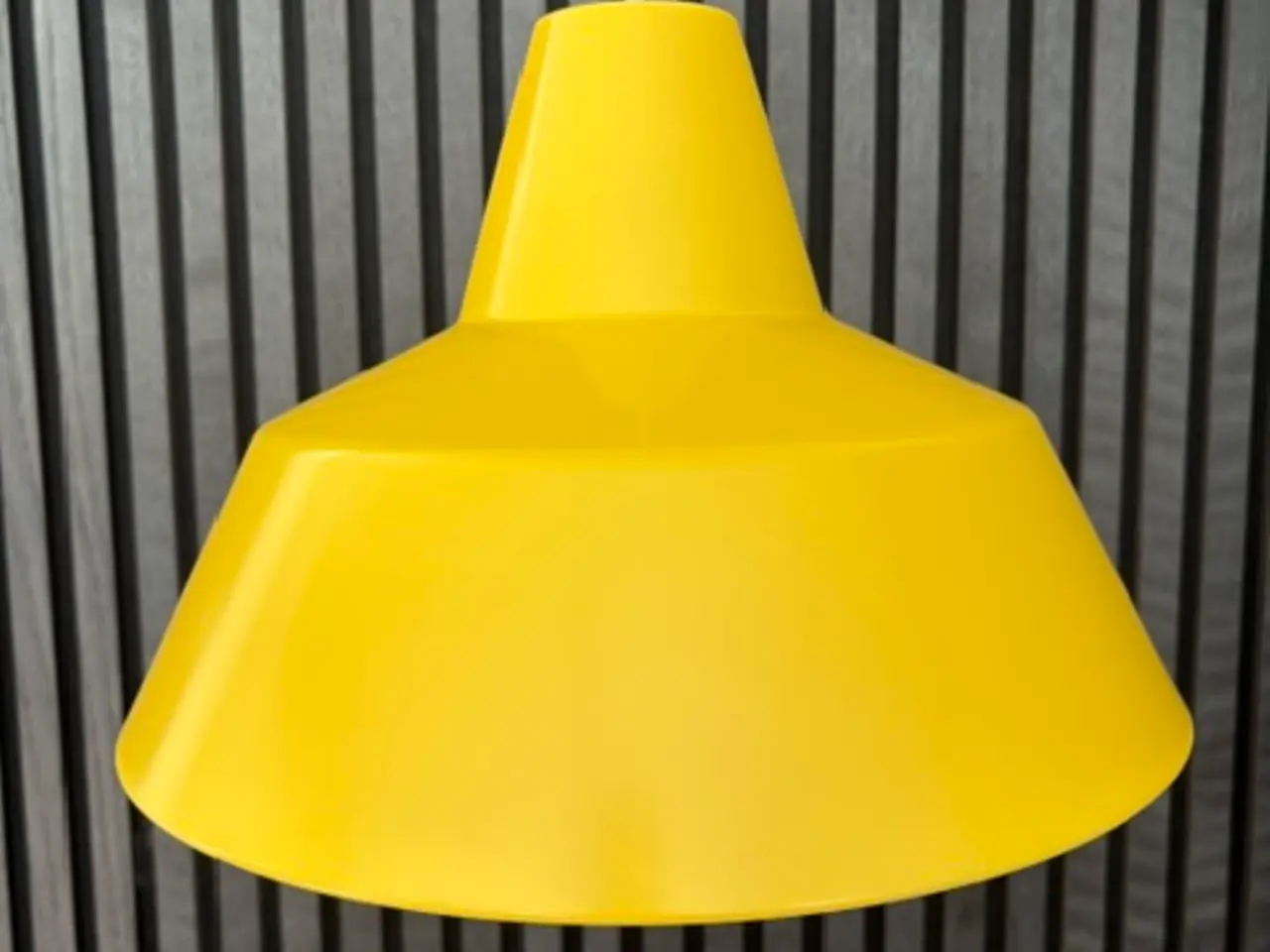 Billede 1 - Louis Poulsen værkstedspendel lampe nymalet i gul