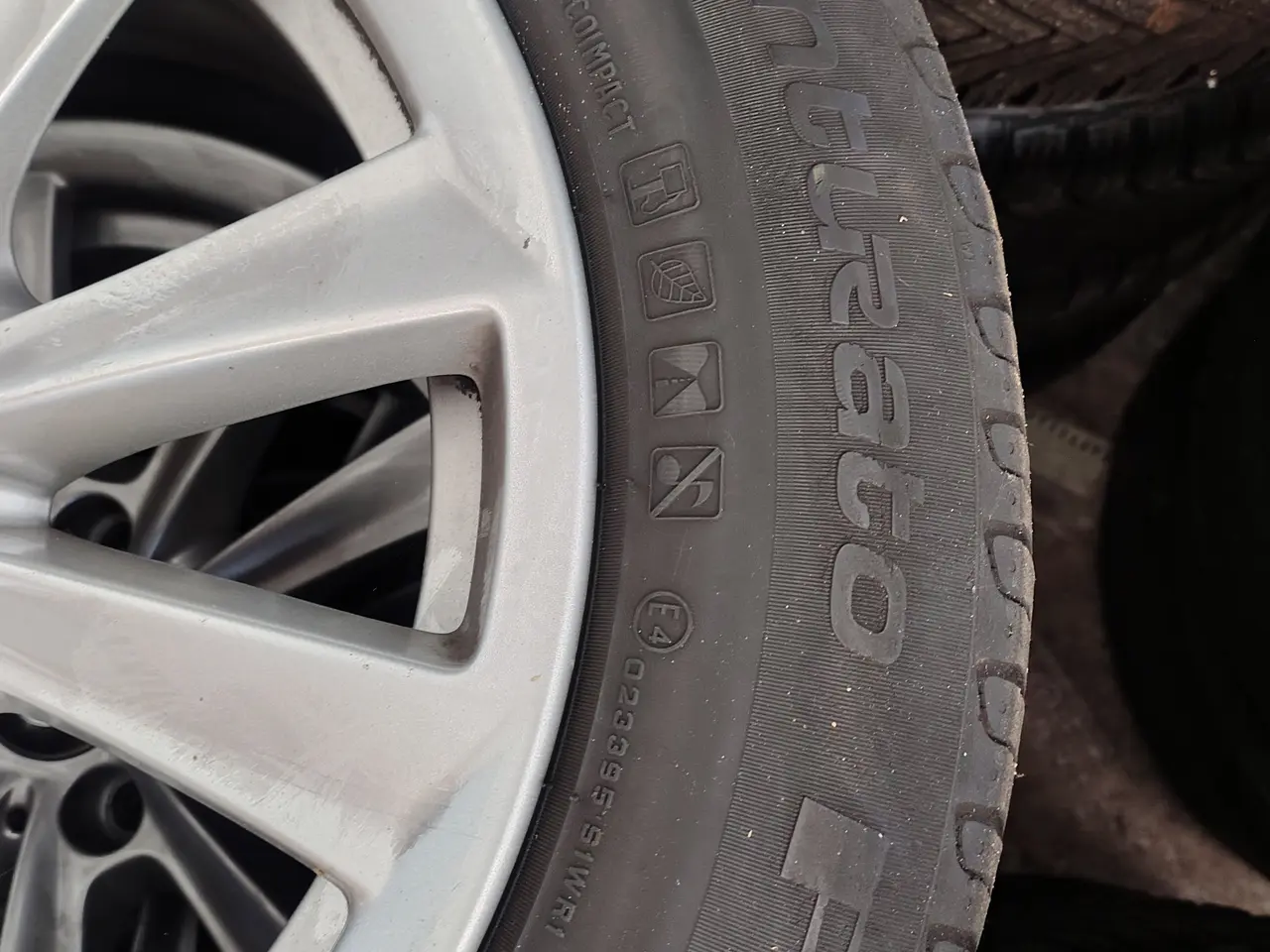 Billede 5 - Fire alufælge med dæk PIRELLI 225/55 R 17