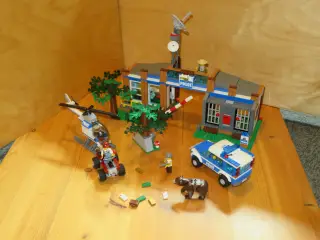 Lego City, LEGO nummer 4440, Forest Police Station