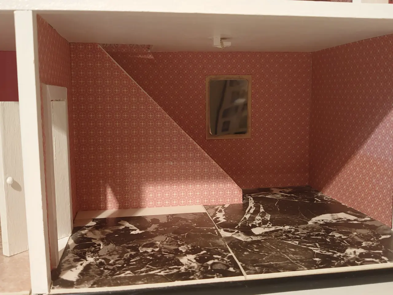 Billede 3 - Gammelt dukkehus. Lundby eller Hanse. L 68cm