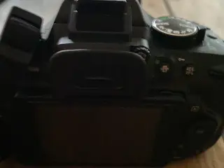 Nikon D5200 DSLR + 2 objektiver, 2 batterier & tas