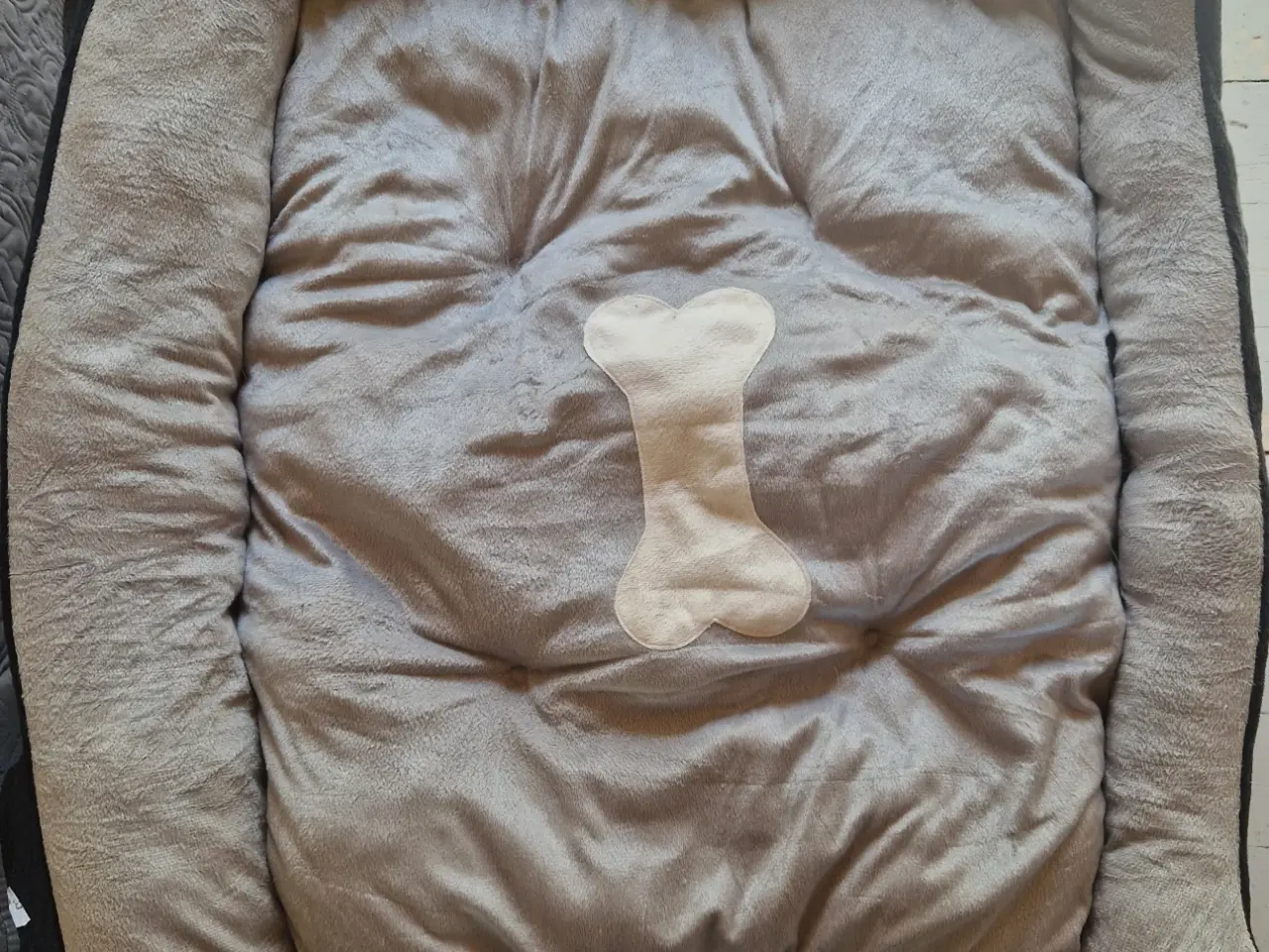 Billede 1 - Hundeseng med skridsikker bund i str ~73×53 cm