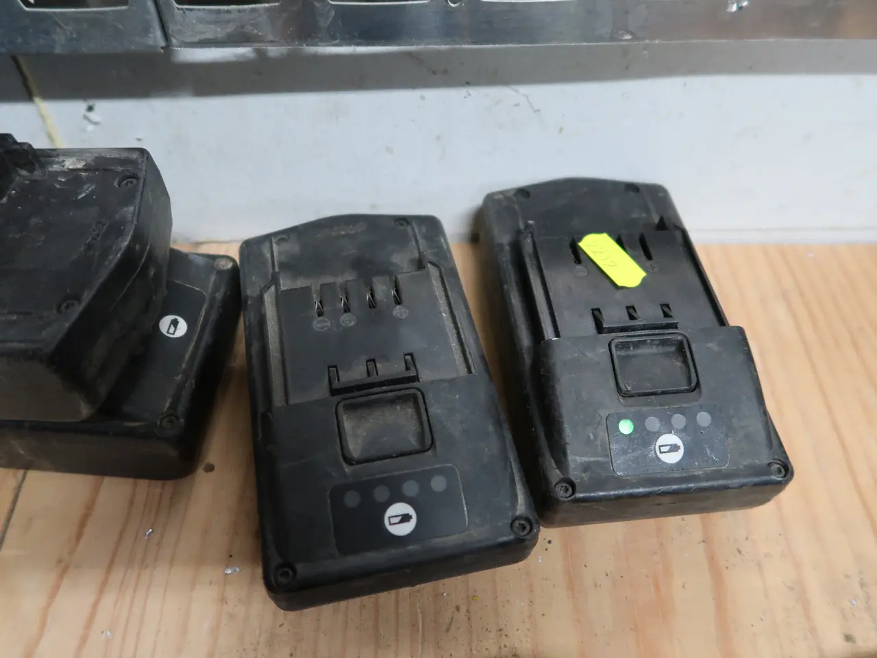 Billede 2 - 2 stk. Batterier REMS